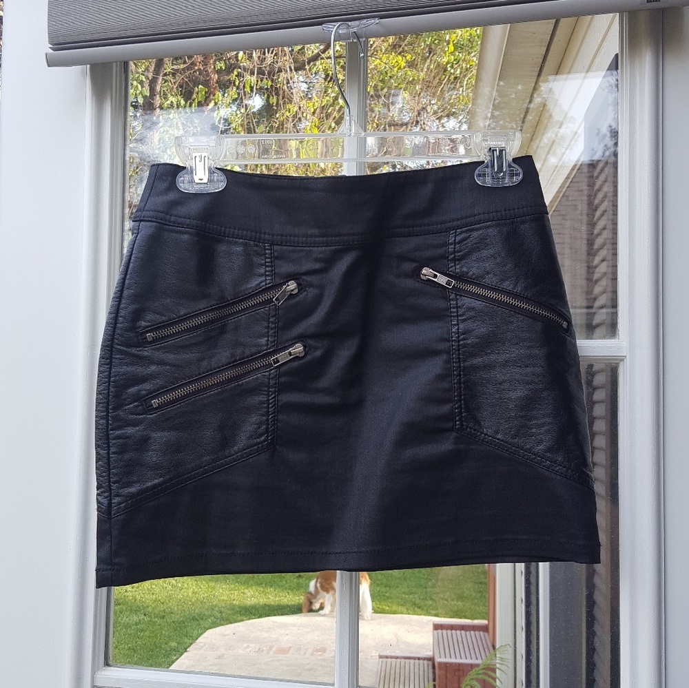 H&M Black Mini Skirt